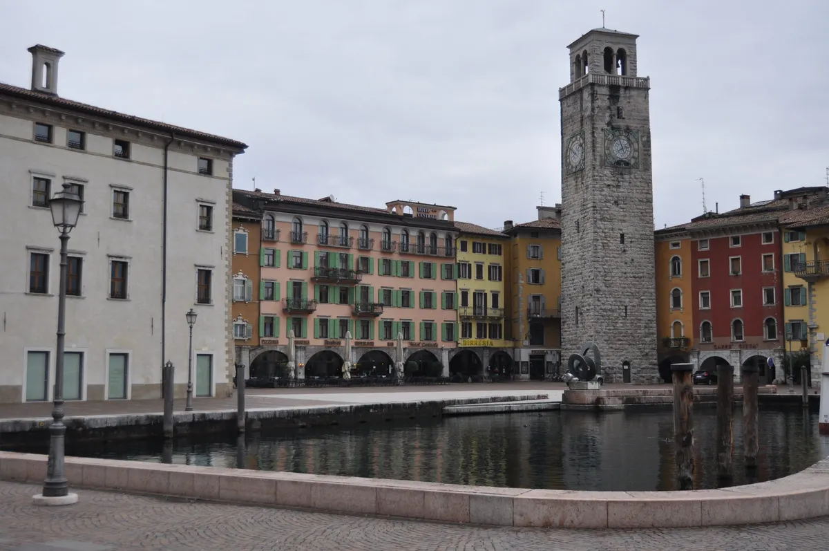 Piazza III Novembre and Torre Apponale